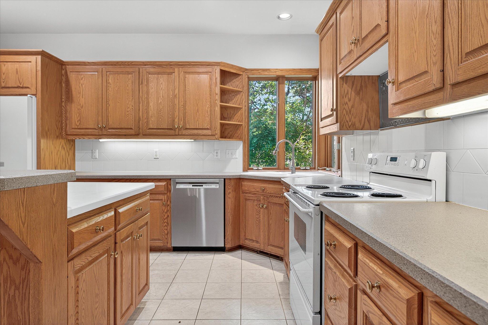 5236 Picha Road Minnetonka, MN 55345 - Photo 4 of 39