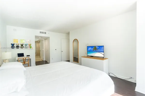$5,300 | 21055 Yacht Club Drive, Unit 605, Aventura, FL 33180