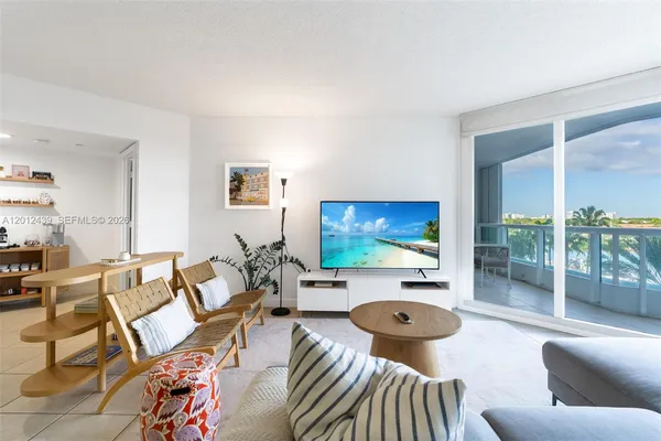 $5,300 | 21055 Yacht Club Drive, Unit 605, Aventura, FL 33180