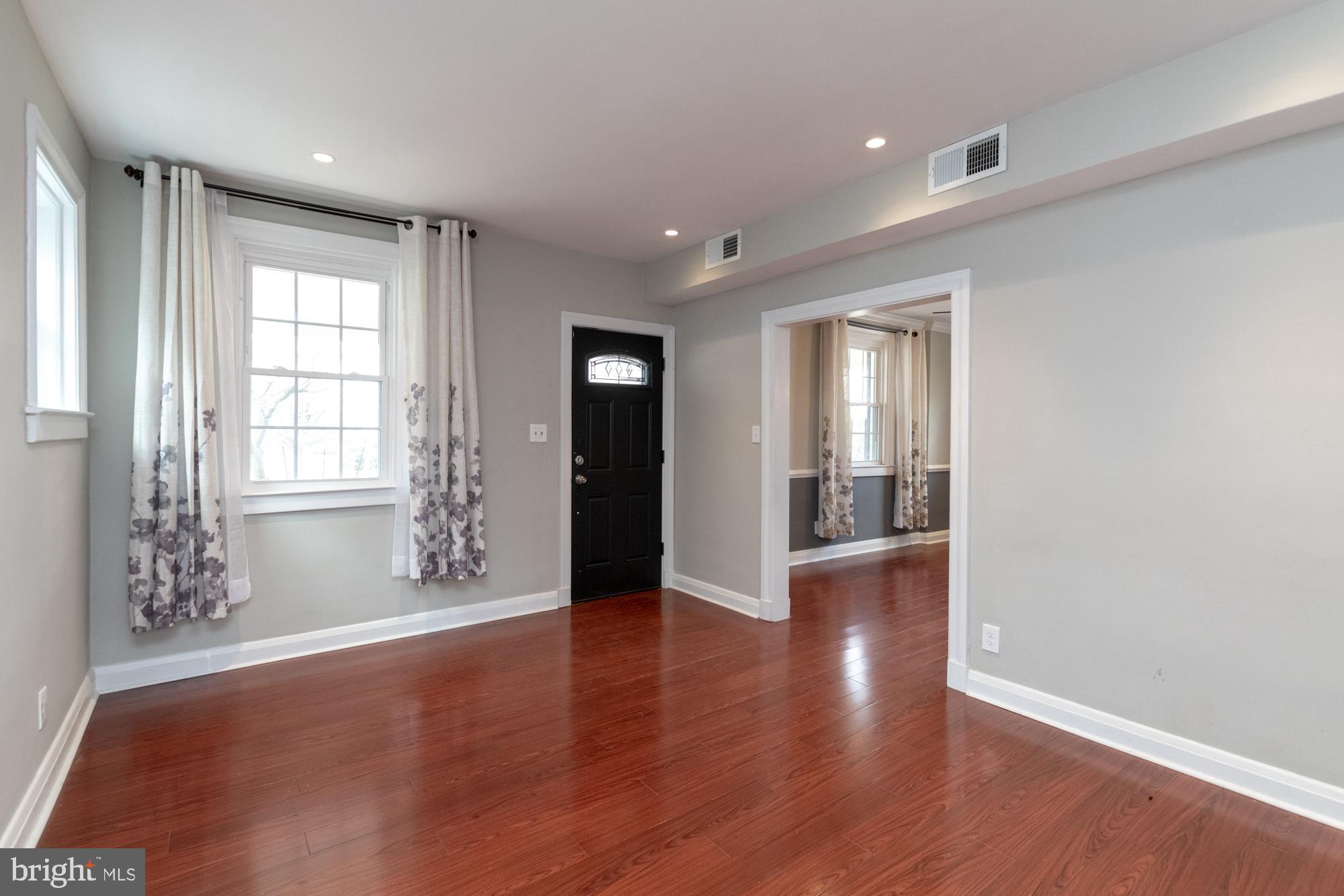 3210 Cedarhurst Road Baltimore, MD 21214 - Photo 4 of 26