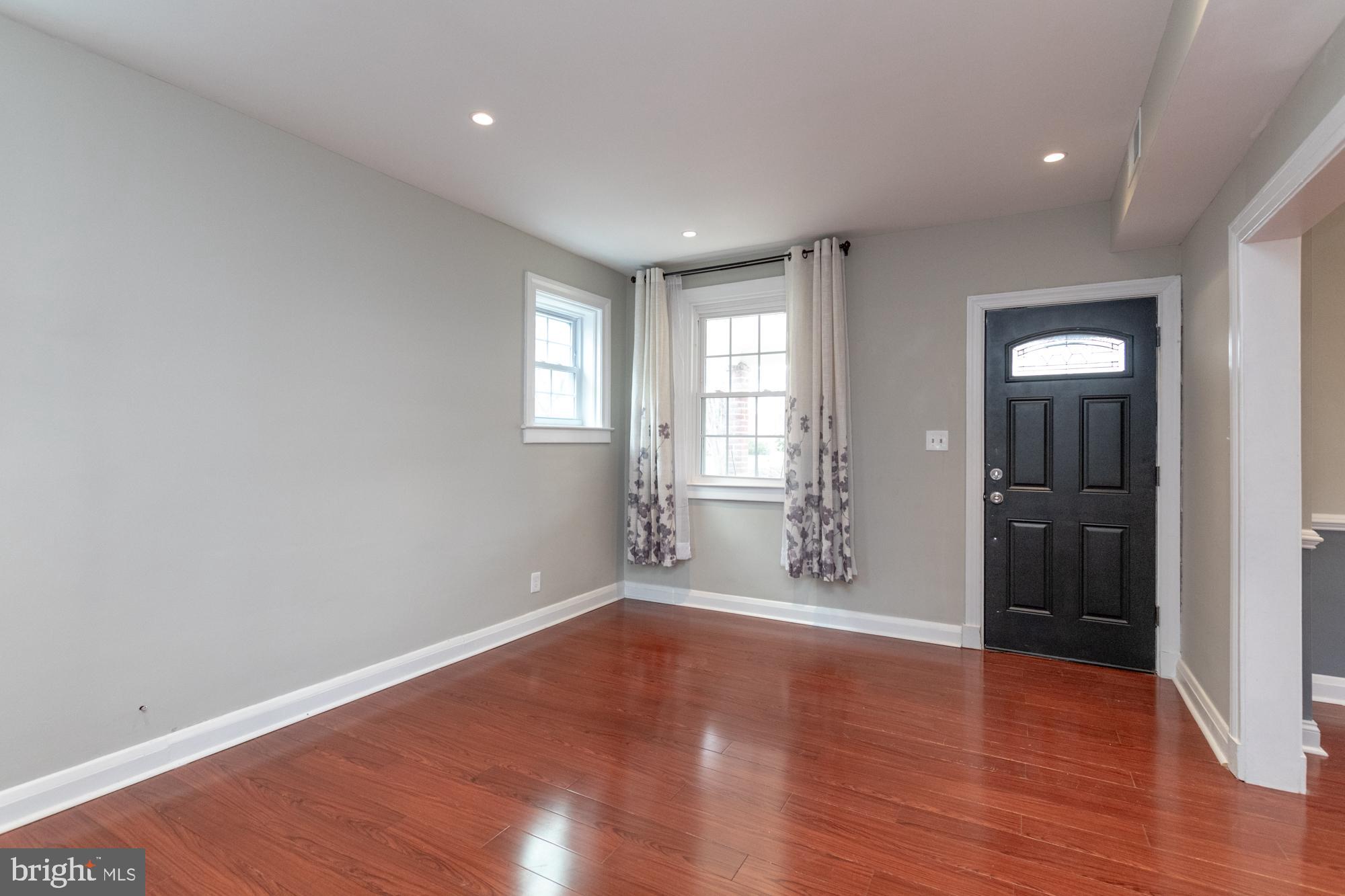 3210 Cedarhurst Road Baltimore, MD 21214 - Photo 5 of 26