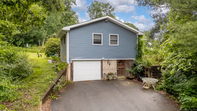 $264,000 | 16 Pineridge Drive, Andover, CT 06232