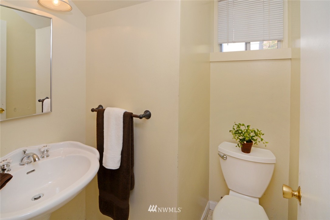 1322 Rucker Avenue Everett, WA 98201 - Photo 10 of 25