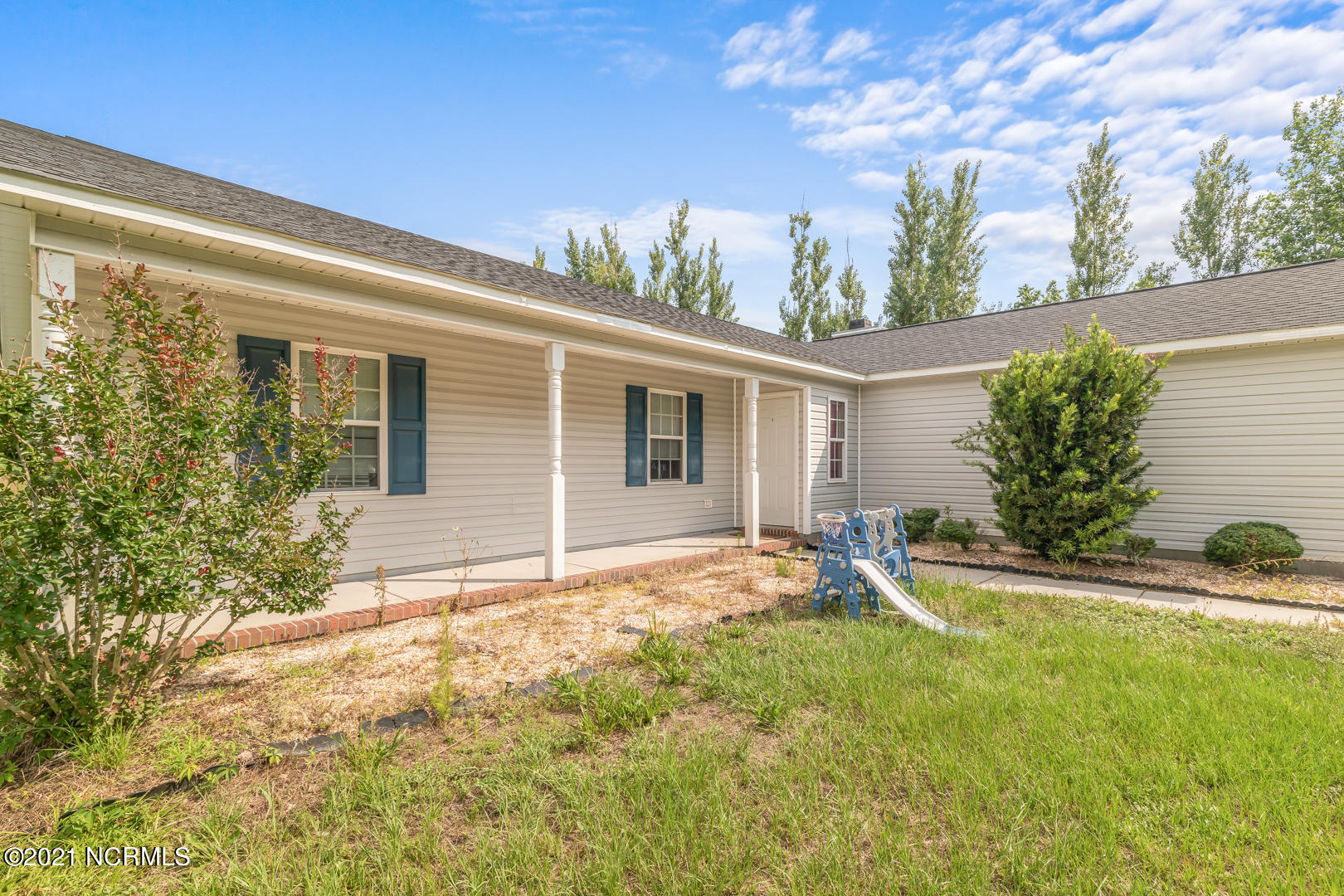 301 Five Mile Road Richlands, NC 28574 - Photo 3 of 25 301Front3