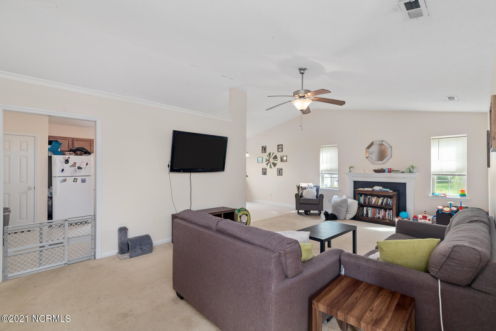 301 Five Mile Road Richlands, NC 28574 - Photo 5 of 25 301Living