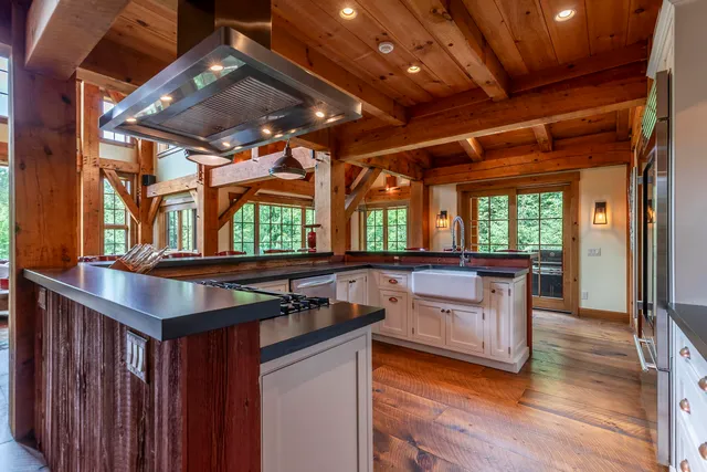 $2,225,000 | 16 Hunter Ridge Road, Winhall, VT 05340