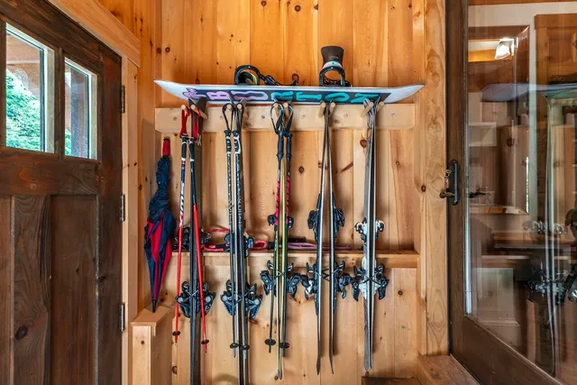 $2,225,000 | 16 Hunter Ridge Road, Winhall, VT 05340