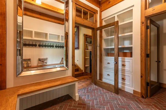 $2,225,000 | 16 Hunter Ridge Road, Winhall, VT 05340