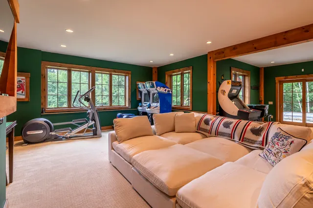 $2,225,000 | 16 Hunter Ridge Road, Winhall, VT 05340