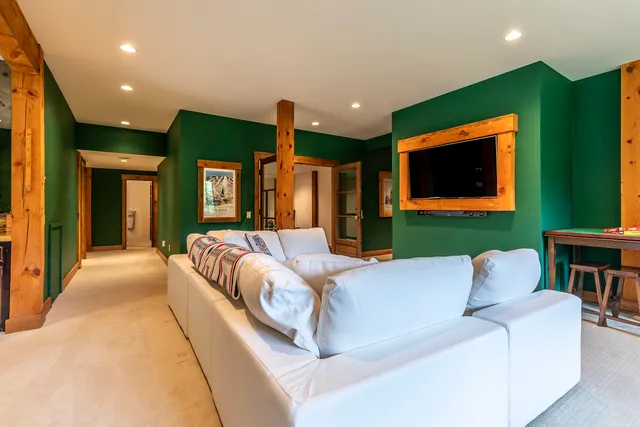 $2,225,000 | 16 Hunter Ridge Road, Winhall, VT 05340