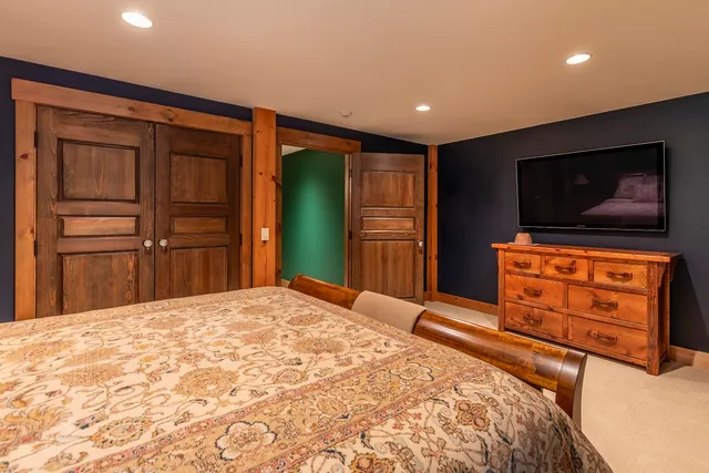 $2,225,000 | 16 Hunter Ridge Road, Winhall, VT 05340