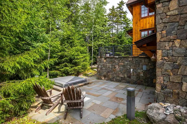 $2,225,000 | 16 Hunter Ridge Road, Winhall, VT 05340