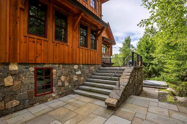 $2,225,000 | 16 Hunter Ridge Road, Winhall, VT 05340
