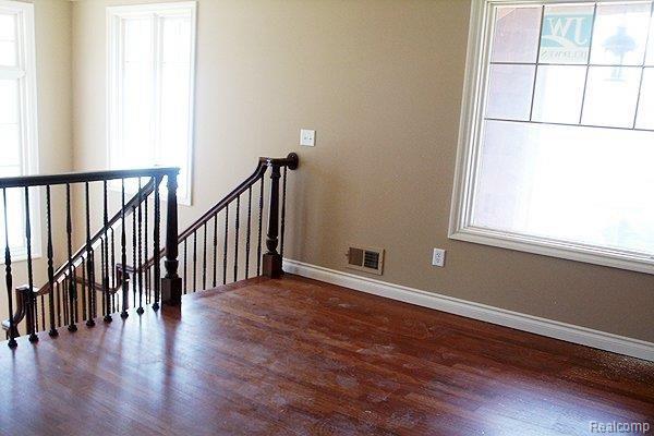 708 Quarter Street Rochester, MI 48307 - Photo 11 of 25 Large upper landing