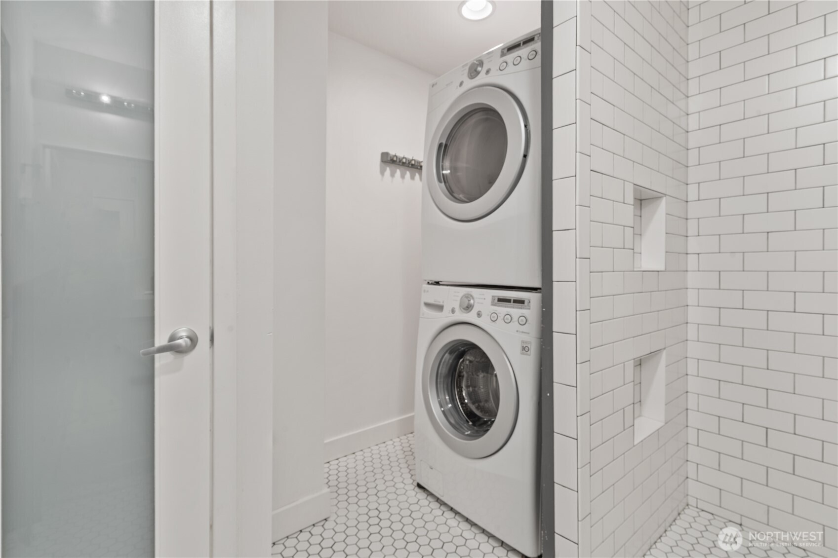 210 3rd Avenue South, Unit 2D Seattle, WA 98104 - Photo 12 of 26