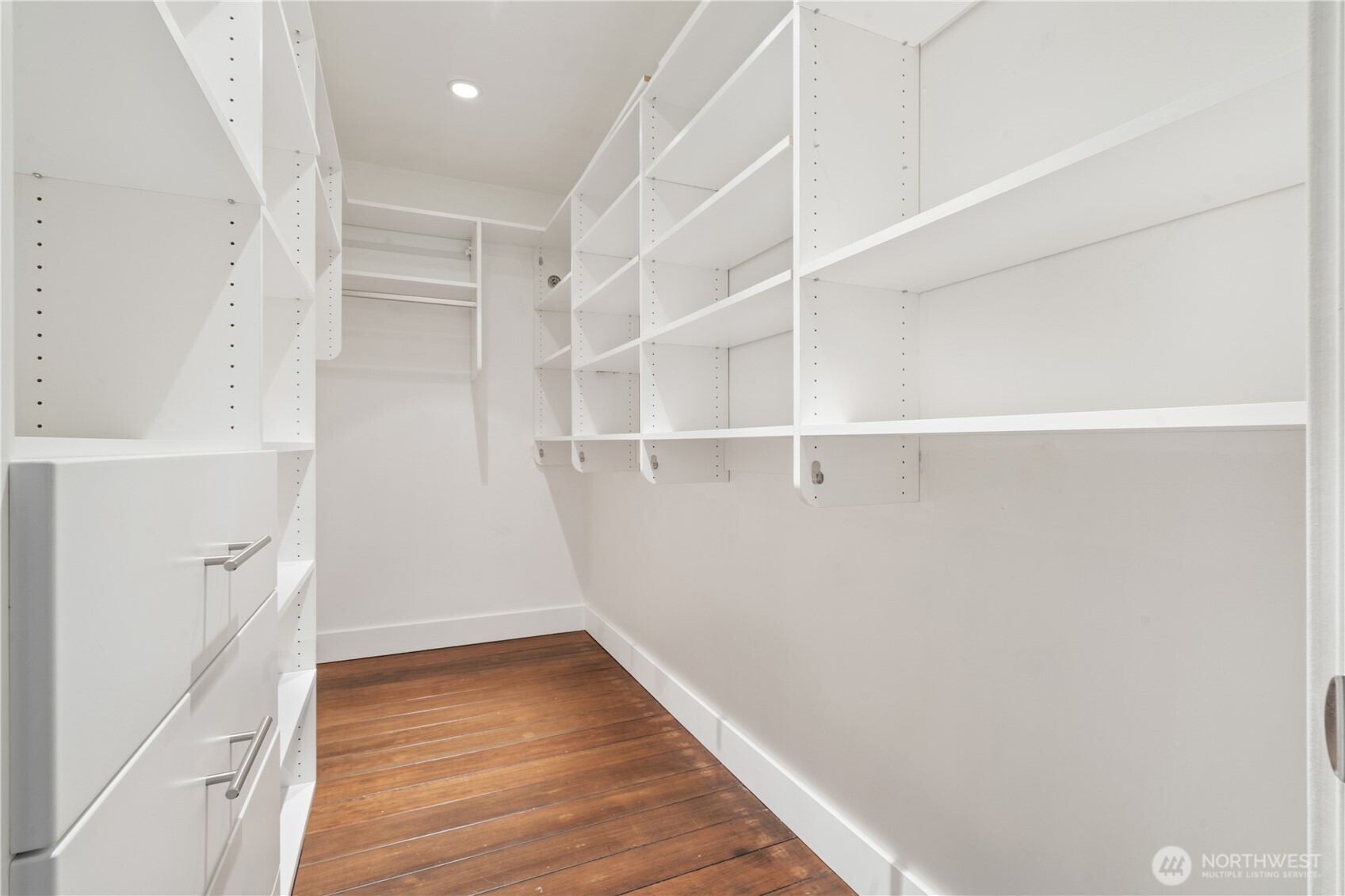 210 3rd Avenue South, Unit 2D Seattle, WA 98104 - Photo 18 of 26