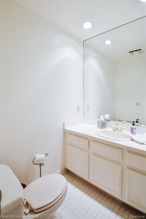 29632 Middlebelt Road, Unit 2704 Farmington Hills, MI 48334 - Photo 18 of 19