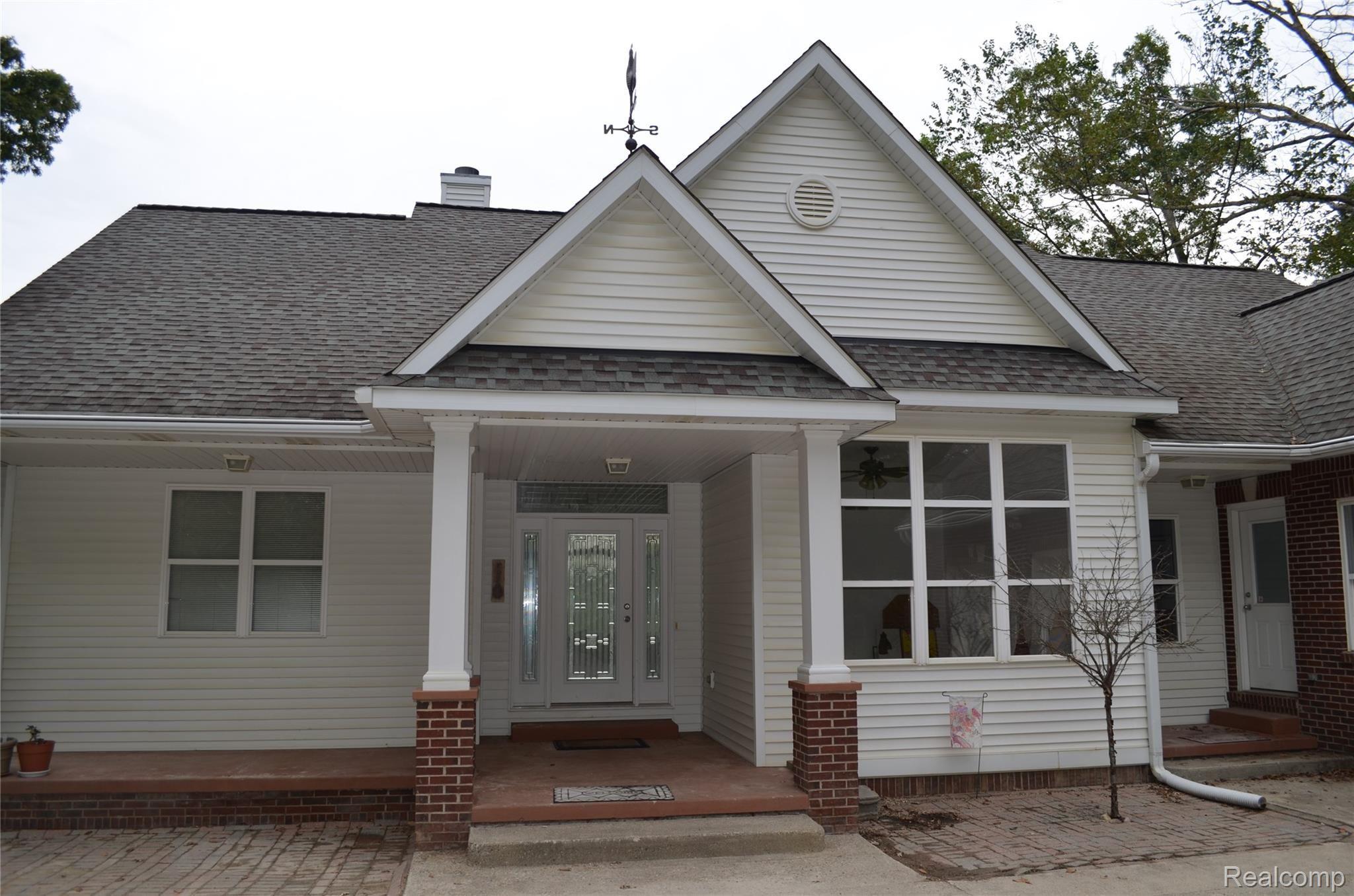 5036 Bullard Road Fenton, MI 48430 - Photo 2 of 62 DSC_0007.JPG