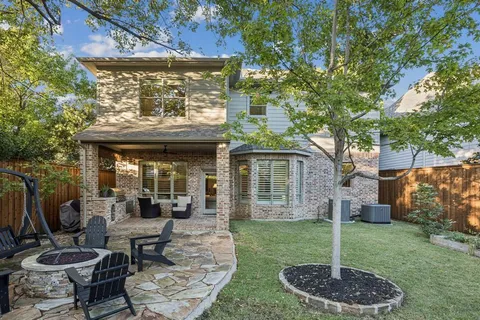 a view of a house with a backyard