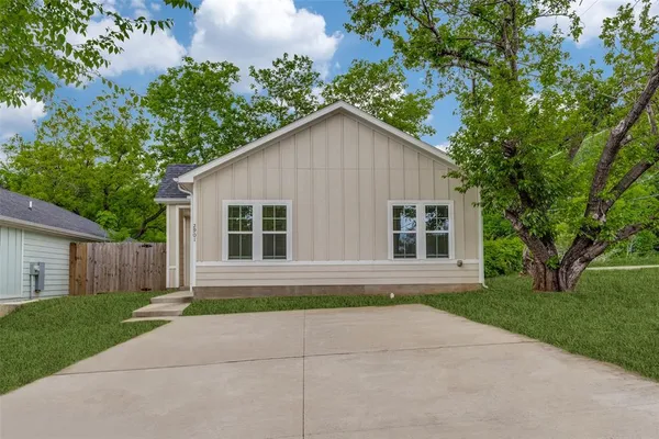 $1,550 | 2901 South Scullin Avenue, Denison, TX 75020