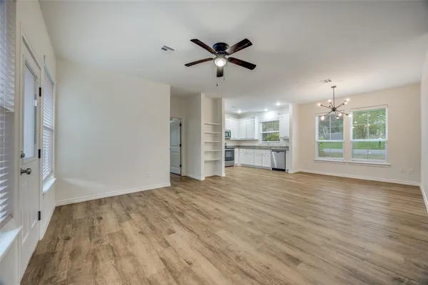 $1,550 | 2901 South Scullin Avenue, Denison, TX 75020