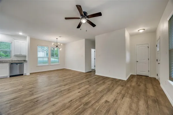 $1,550 | 2901 South Scullin Avenue, Denison, TX 75020