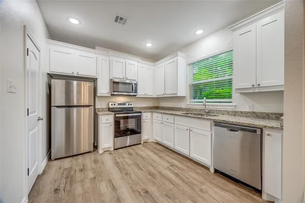 $1,550 | 2901 South Scullin Avenue, Denison, TX 75020