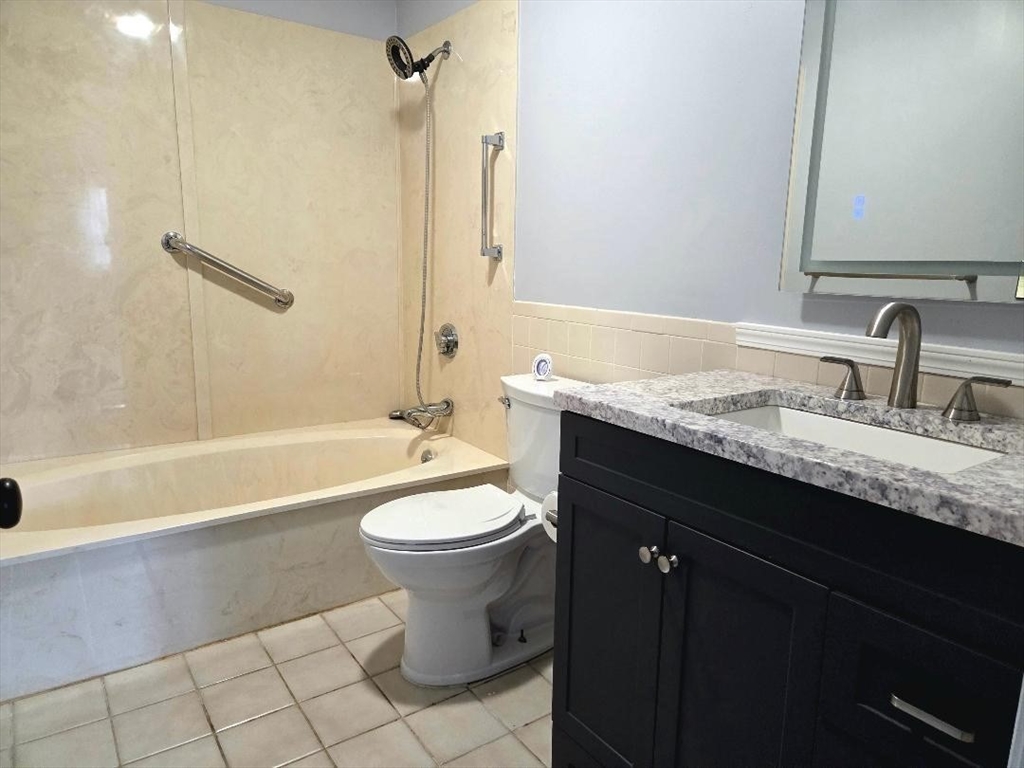 4234 North Main Street, Unit 606 Fall River, MA 02720 - Photo 12 of 15
