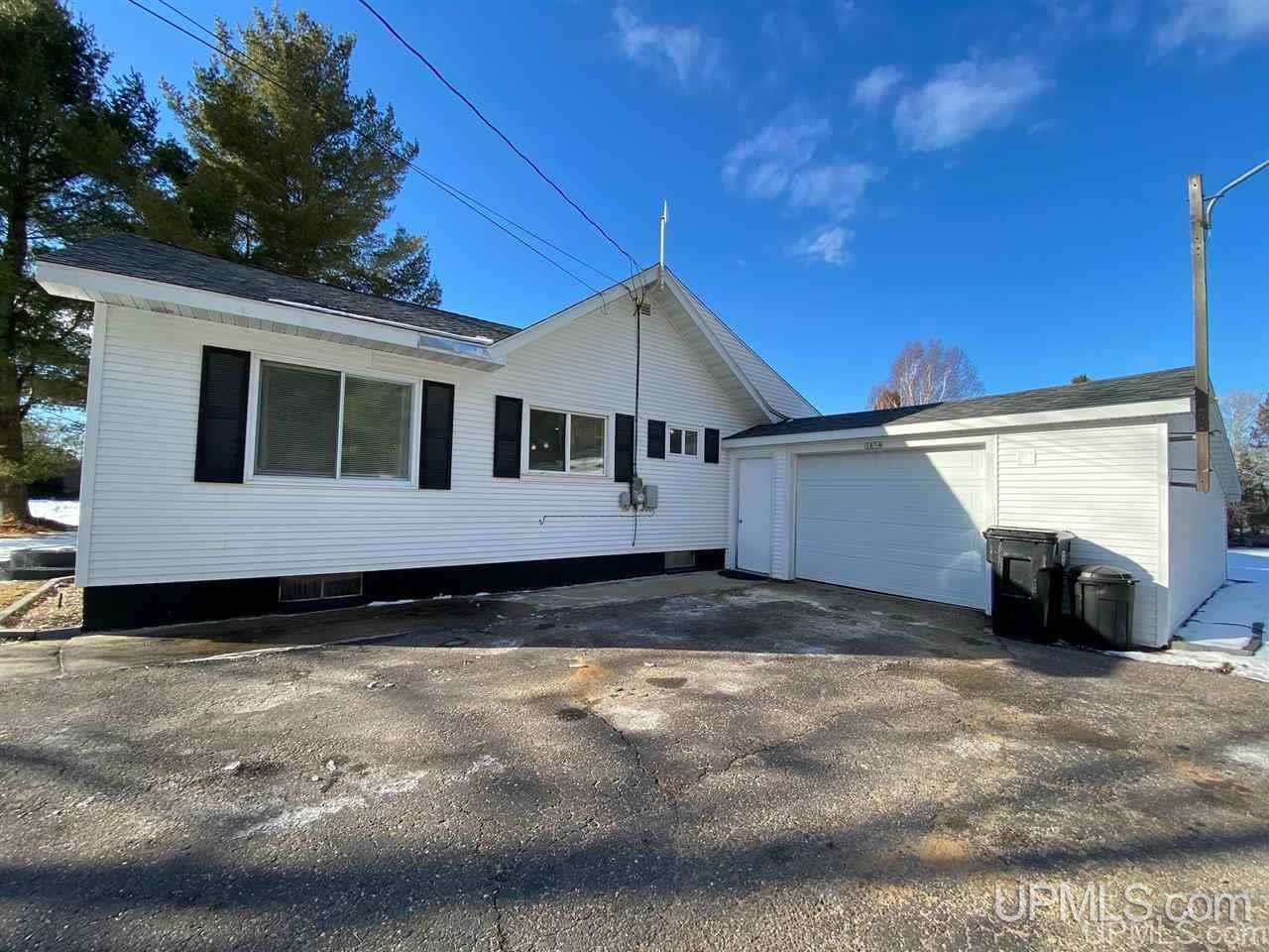 3854 14.5 Road Escanaba, MI 49829 - Photo 2 of 32
