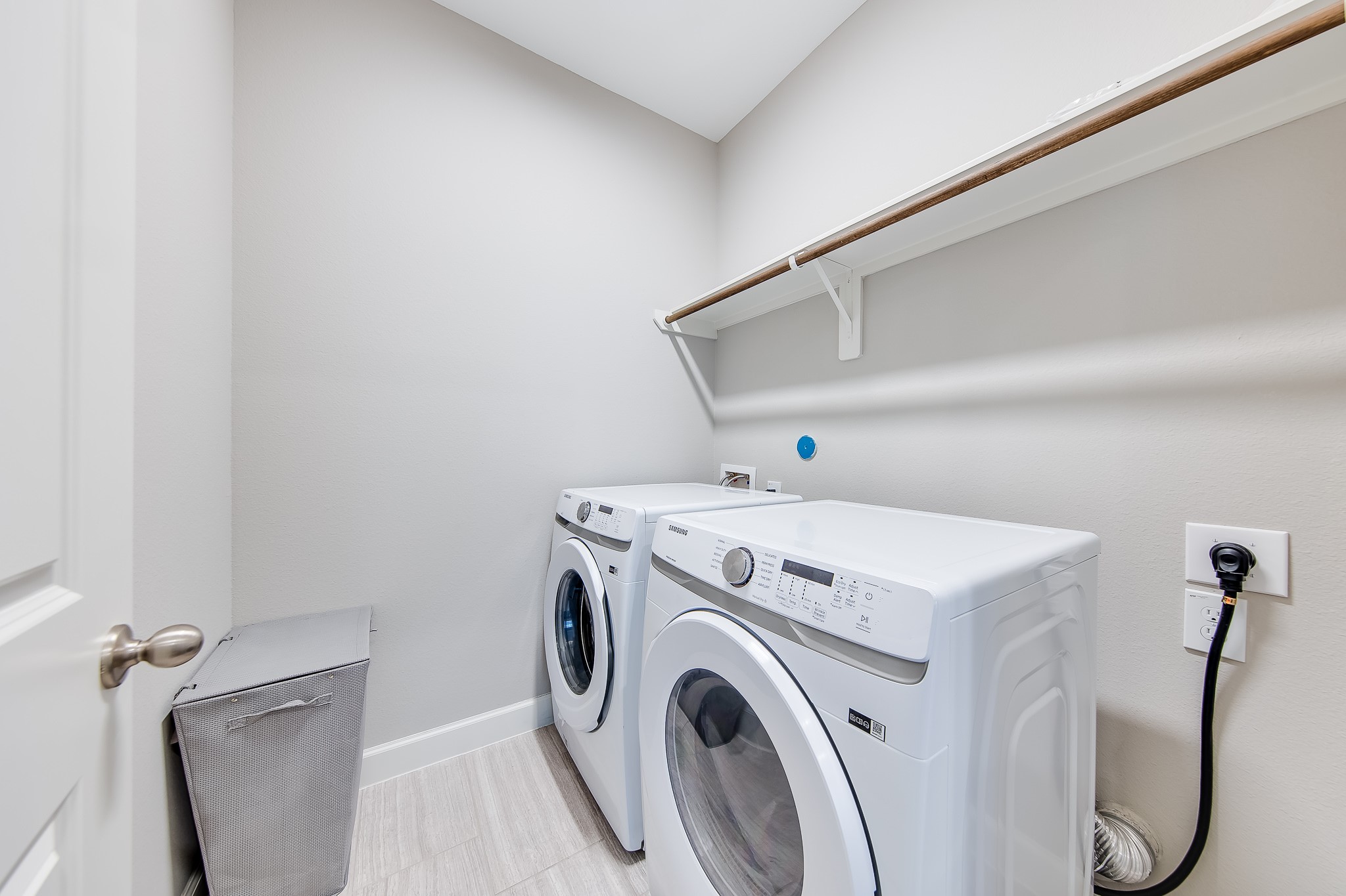 1436 Prince Street, Unit B Houston, TX 77008 - Photo 18 of 20 a utility room with dryer and washer