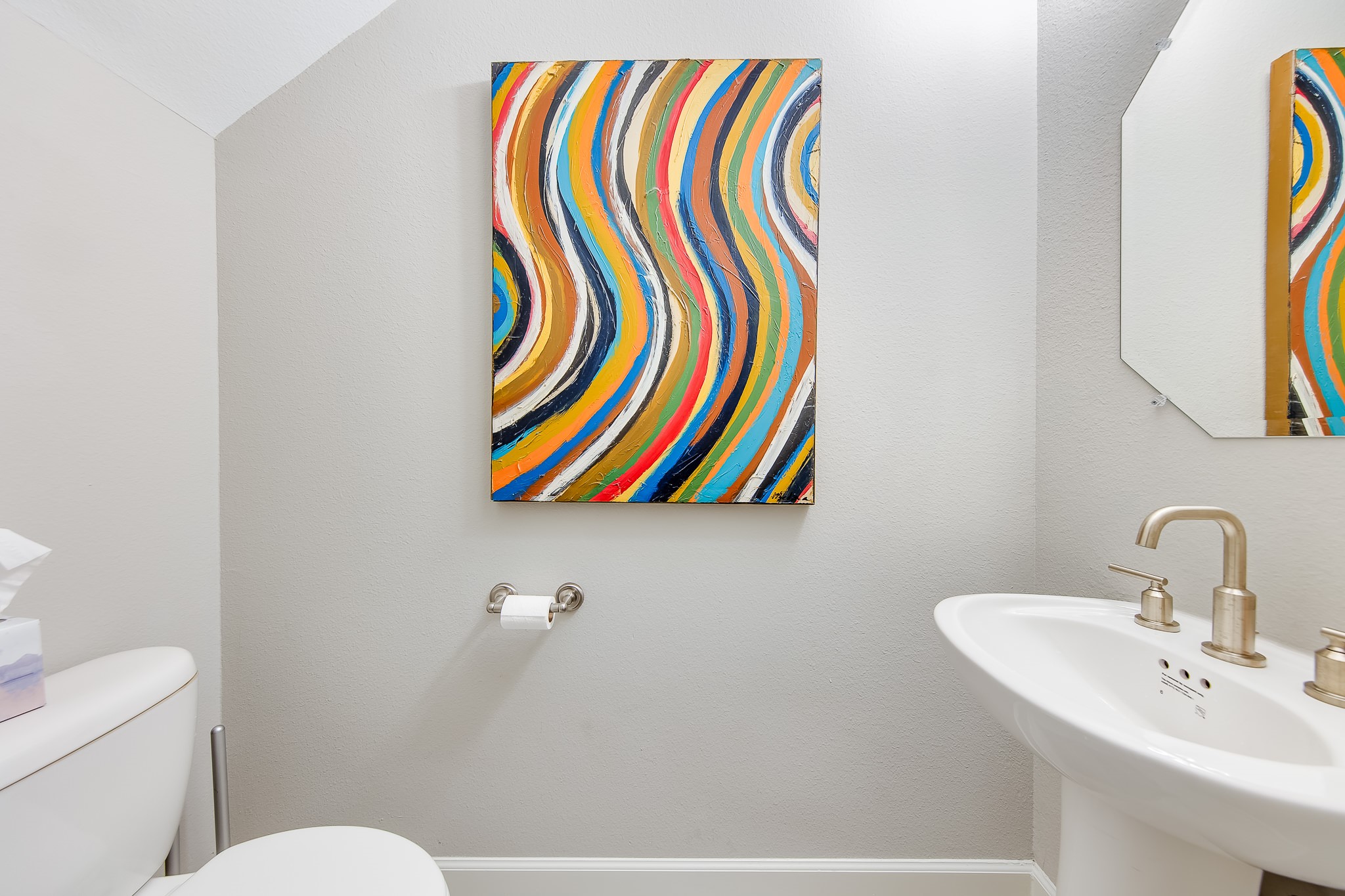 1436 Prince Street, Unit B Houston, TX 77008 - Photo 19 of 20 a bathroom with a sink and a toilet