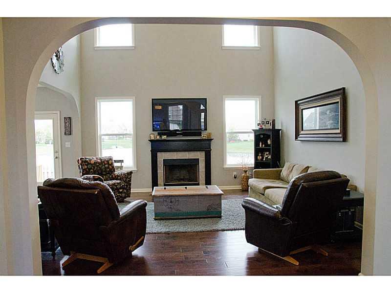 12471 Wolverton Way Fishers, IN 46037 - Photo 2 of 24 Gallery Image 2