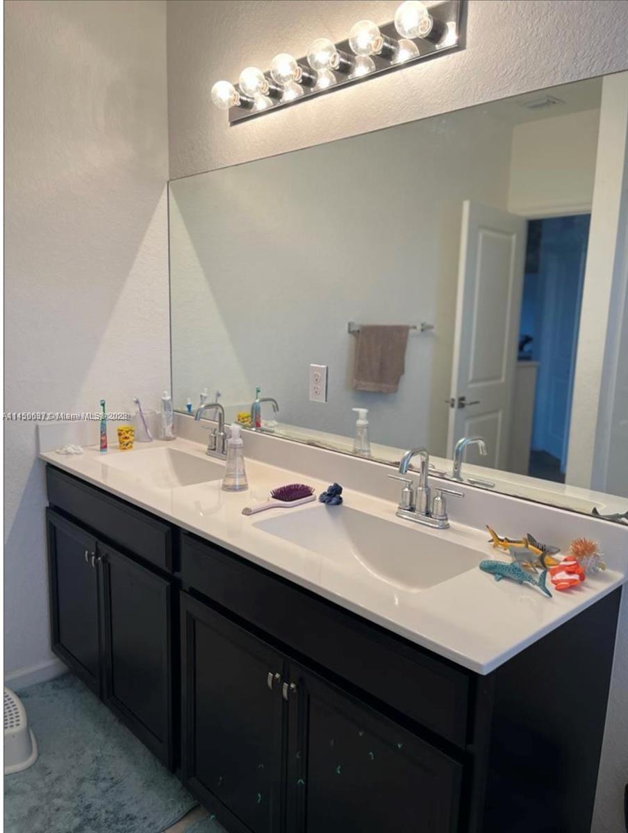 27585 Southwest 133rd Path Homestead, FL 33032 - Photo 7 of 13 Gallery Image 7