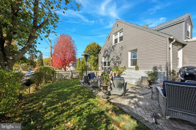 a view of a house with a garage
