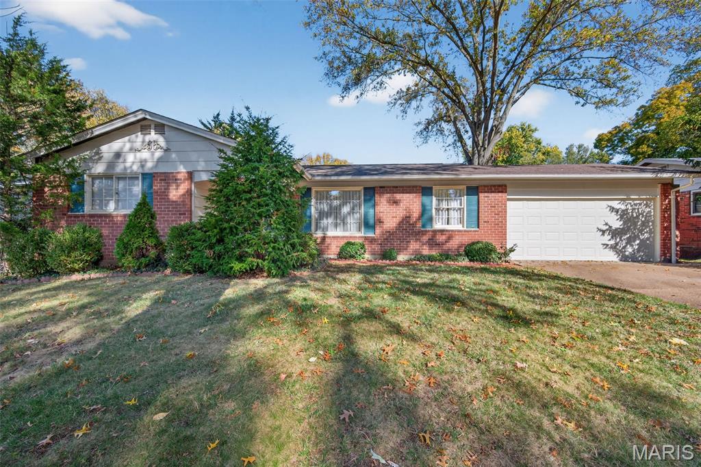 2175 Somerset Drive Florissant, MO 63033 - Photo 1 of 59