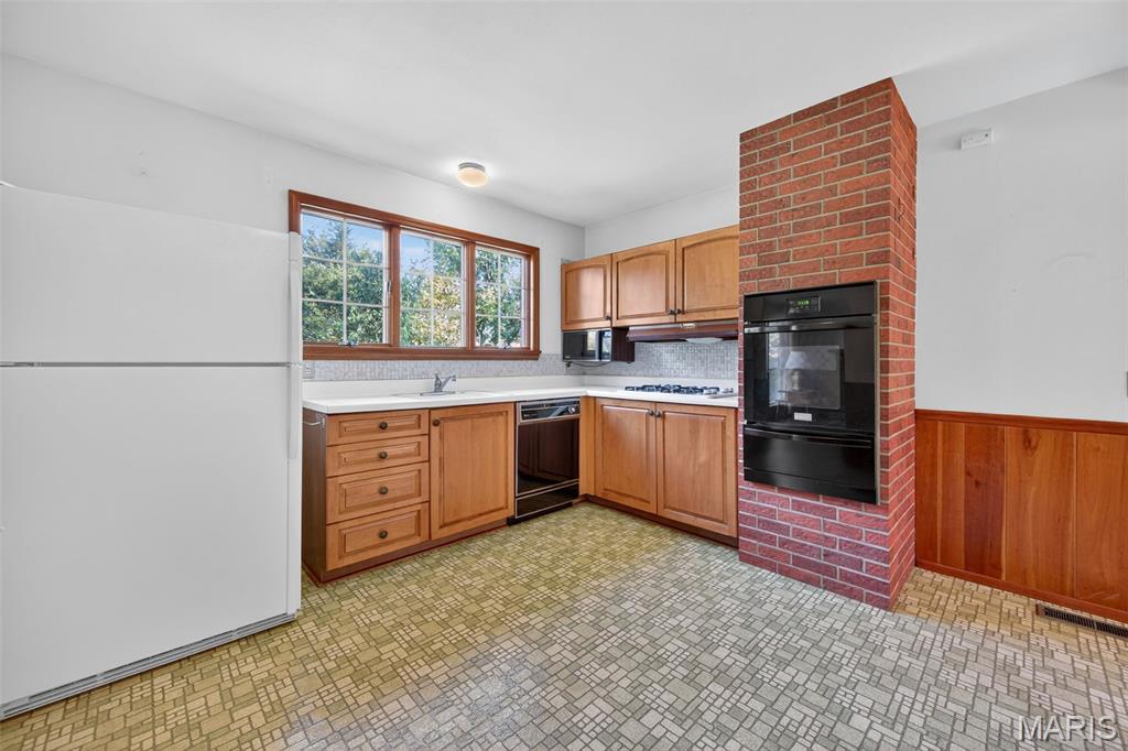 2175 Somerset Drive Florissant, MO 63033 - Photo 11 of 59