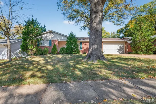 $170,000 | 2175 Somerset Drive, Florissant, MO 63033