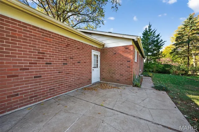 $170,000 | 2175 Somerset Drive, Florissant, MO 63033