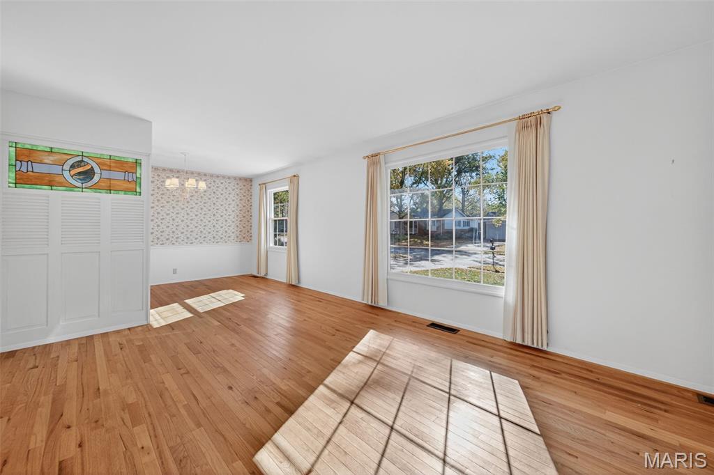 2175 Somerset Drive Florissant, MO 63033 - Photo 5 of 59