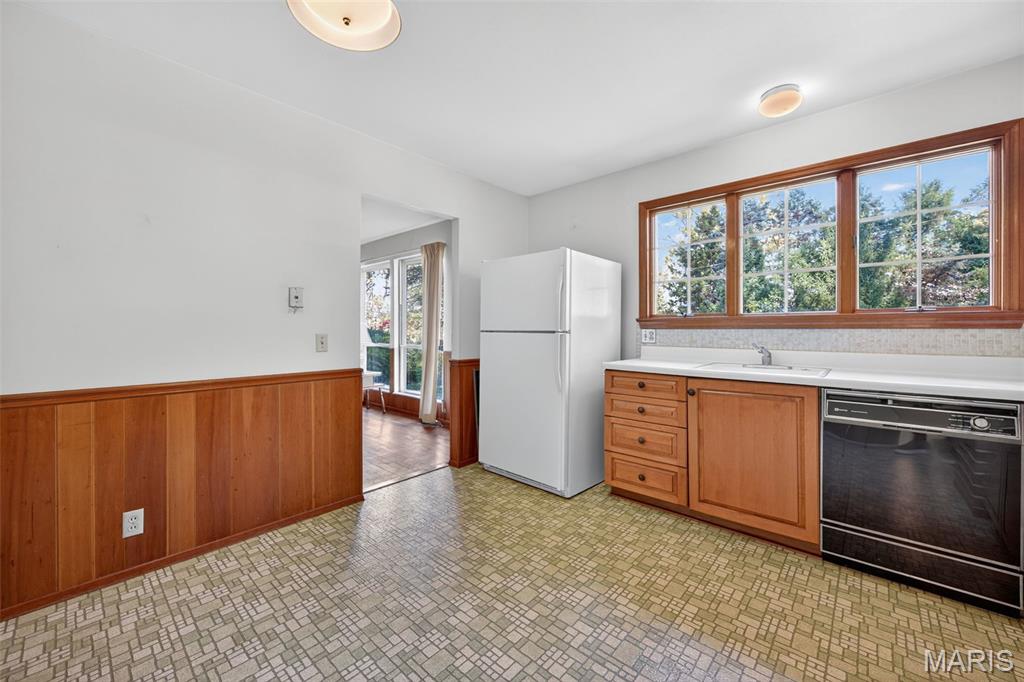 2175 Somerset Drive Florissant, MO 63033 - Photo 10 of 59