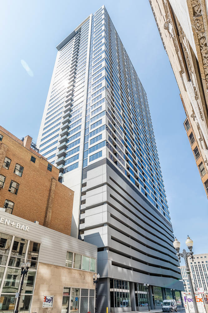 235 West Van Buren Street, Unit 2604 Chicago, IL 60607 - Photo 2 of 21 a view of a building