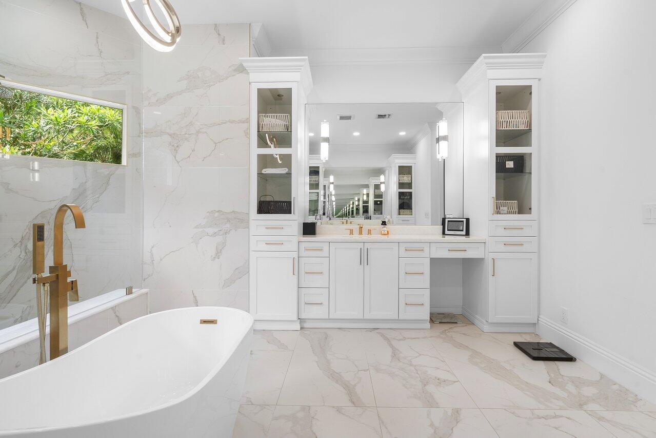 11871 160th Road North Jupiter, FL 33478 - Photo 22 of 66 Primary Ensuite