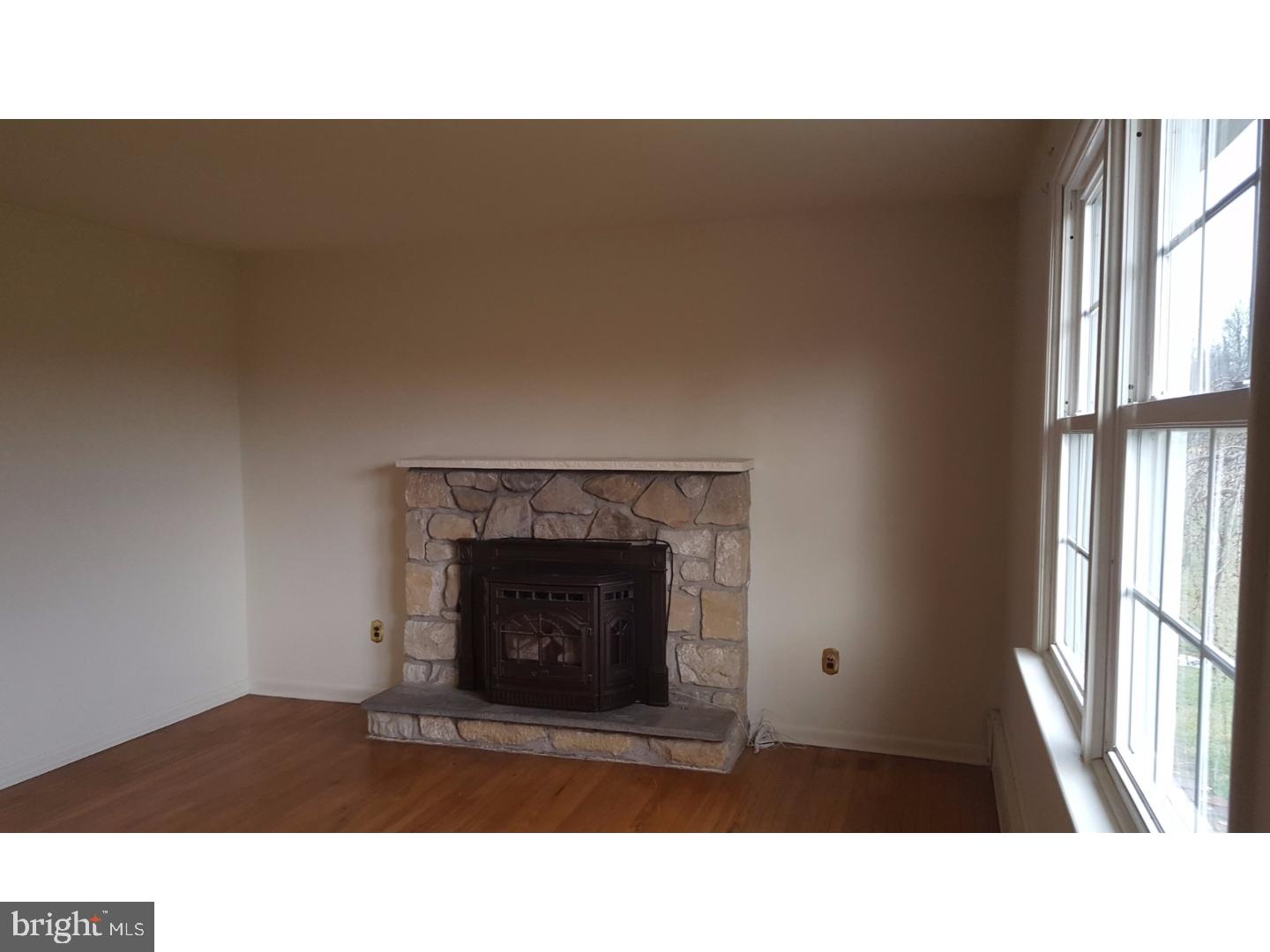 5664 Toll Gate Road Pipersville, PA 18947 - Photo 5 of 25 Living Room