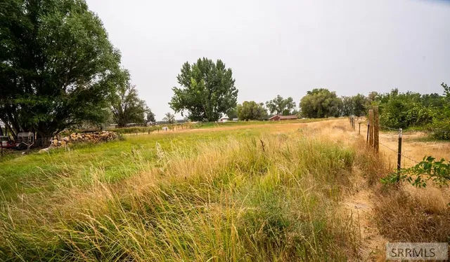 $1,800 | 41 Riverside Road South, Blackfoot, ID 83221