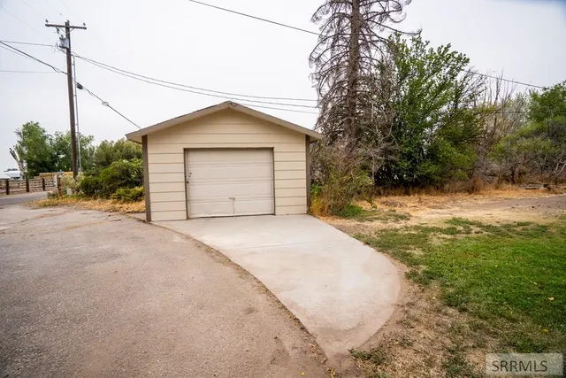 $1,800 | 41 Riverside Road South, Blackfoot, ID 83221