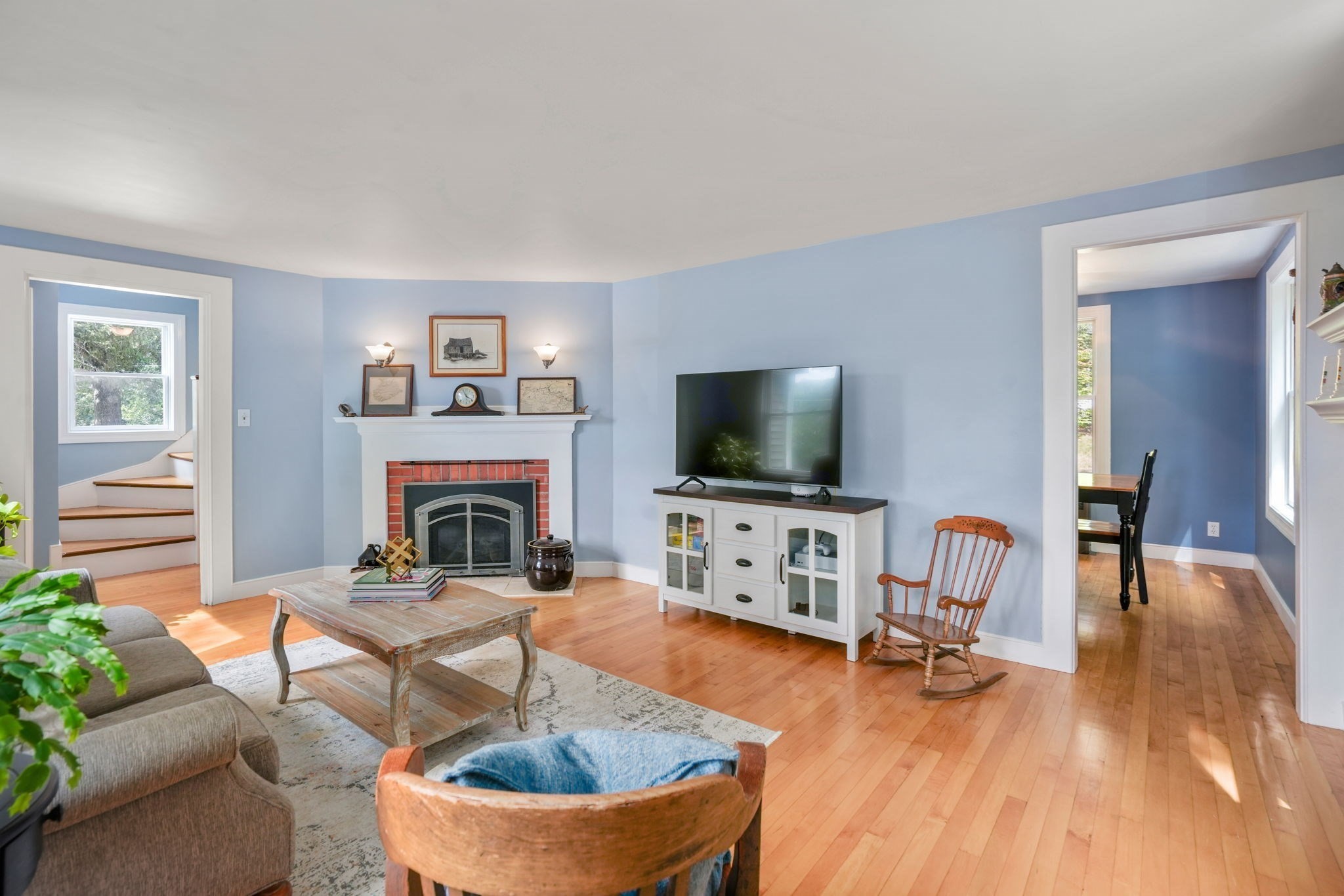 452 Chestnut Street Ashland, MA 01721 - Photo 4 of 32 Gallery Image 4