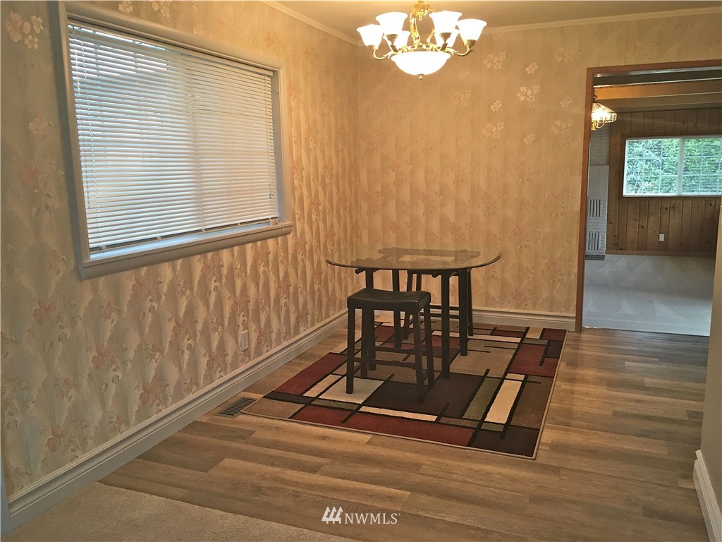 2412 Northeast 9th Place Renton, WA 98056 - Photo 3 of 13 Gallery Image 3