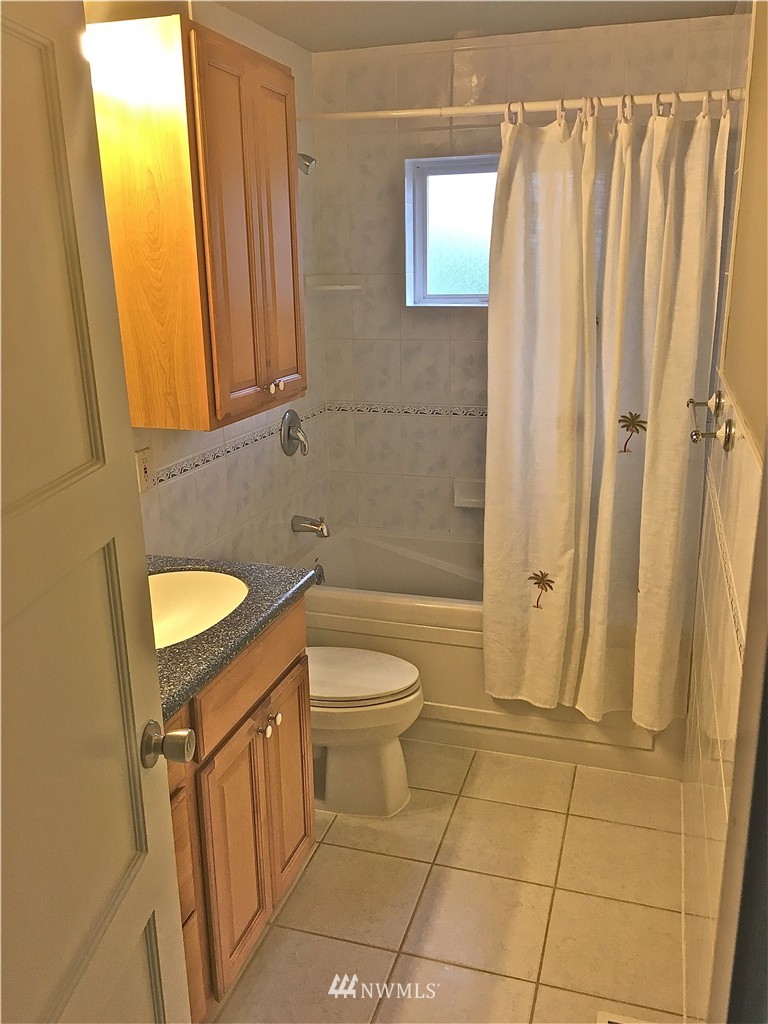 2412 Northeast 9th Place Renton, WA 98056 - Photo 8 of 13 Gallery Image 8