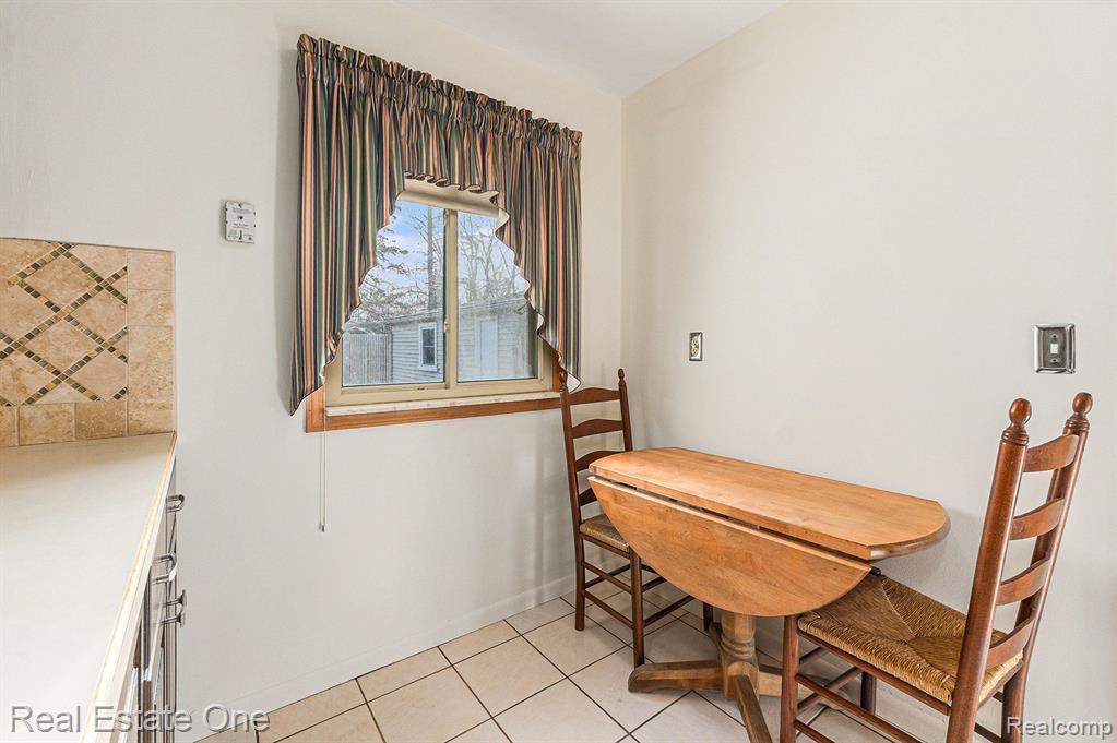 1726 Pedersen Road Walled Lake, MI 48390 - Photo 10 of 28 Gallery Image 10