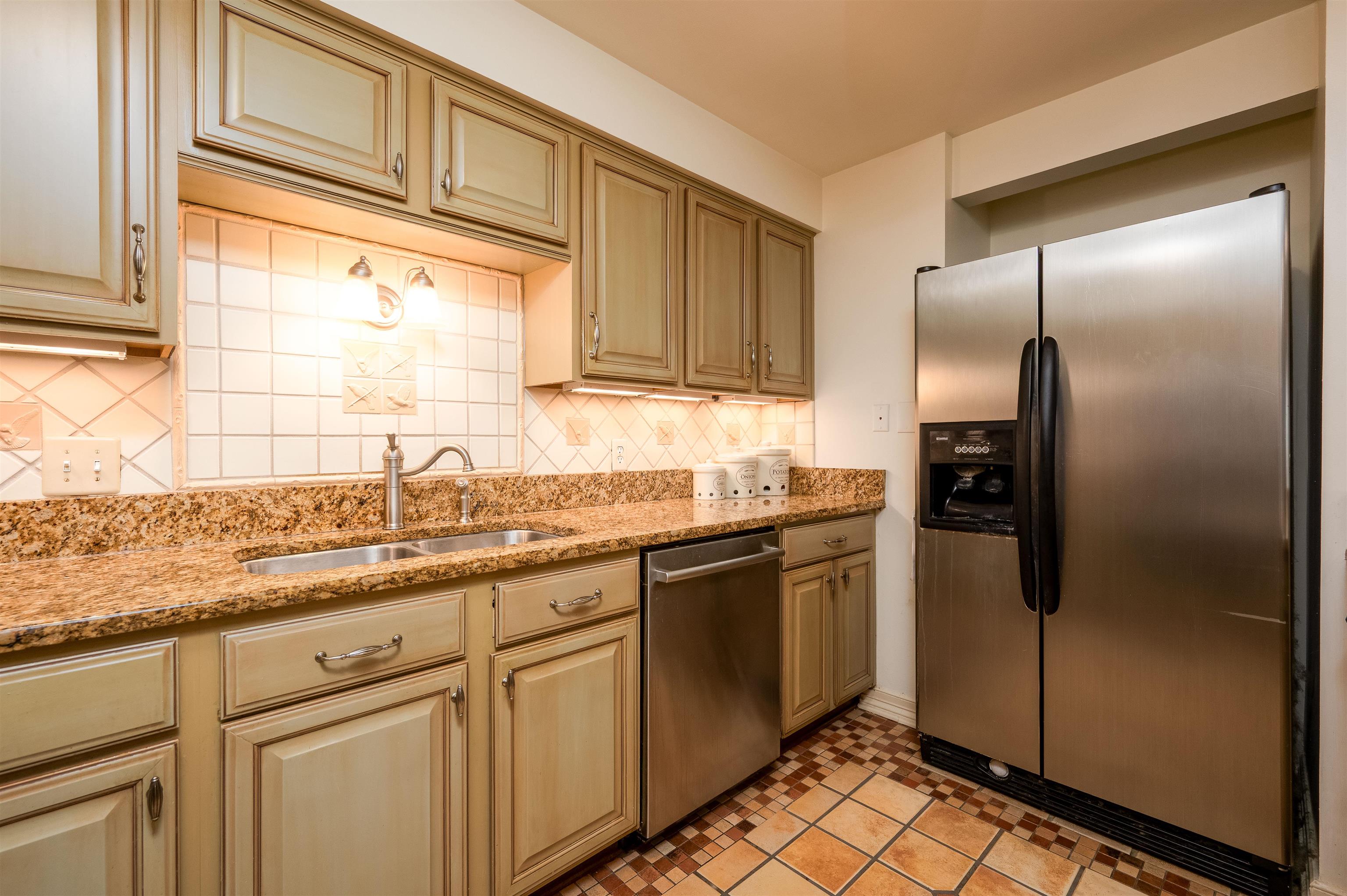 655 Riverside Drive, Unit 801 Memphis, TN 38103 - Photo 9 of 35